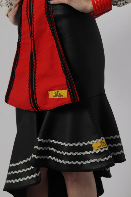 The black skin asymmetrical Zantsi skirt